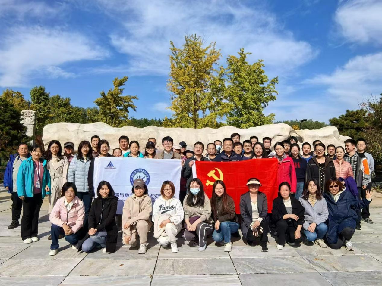 二室党总支联合分工会举办健步走活动