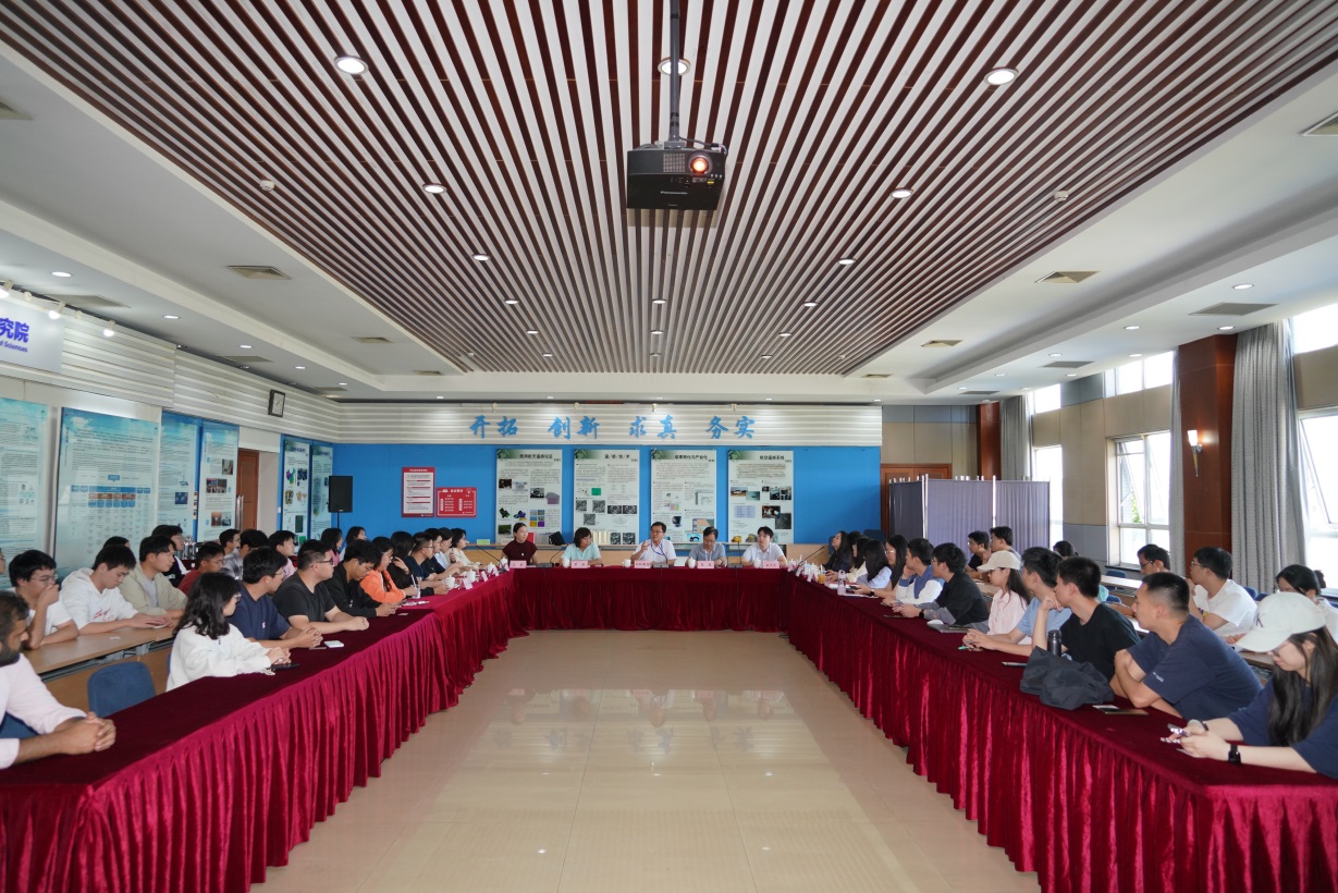 二室举办新生欢迎会 助力迈向科研新阶段